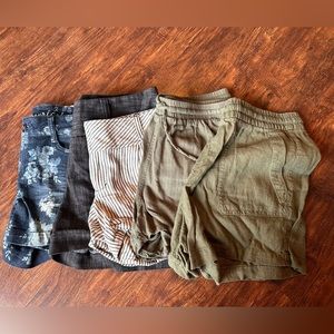 Bundle of women’s shorts - size small 5/6